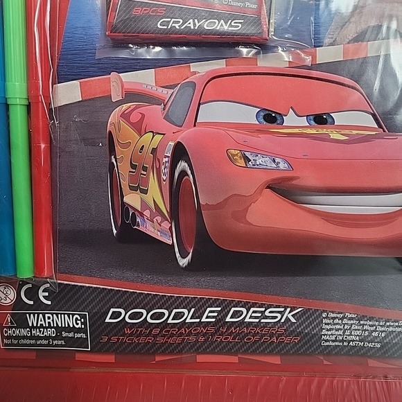 Disney Pixar Cars 2 Doodle Desk Roll Of Paper Crayons Markers Coloring Activity - Picture 3 of 6